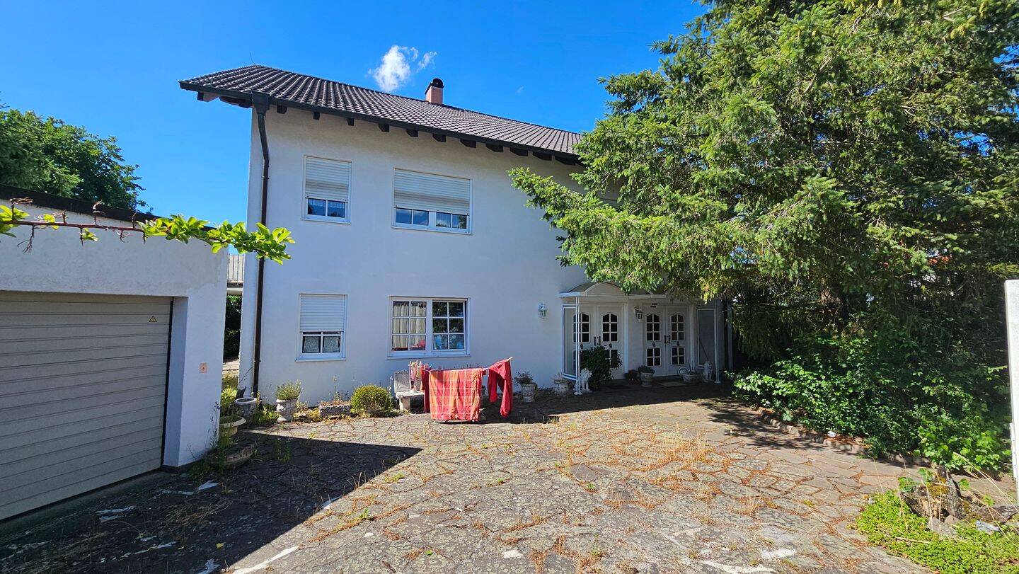 Frisch renovierte 2-Zimmer-Dachgeschosswohnung, ca. 110 m² — Saarbrücken Alt-Saarbrücken/Triller, 66119 Saarbrücken