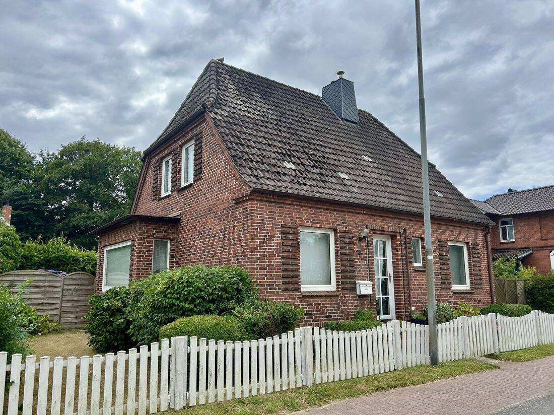 Neuer Preis! Wohnhaus mit Wintergarten, Garage und Gestaltungspotenzial, 25764 Wesselburen