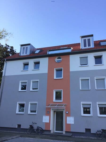 Sofort Einziehen, erst ab Ende Oktober zahlen – schicke 3-Zi.-DG-Whg. mit Loggia-Balkon, 85221 Dachau