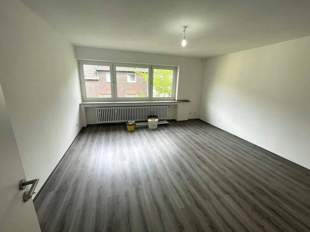 Renovierte Wohnung im 3. OG mit kleinem Balkon, 46117 Oberhausen