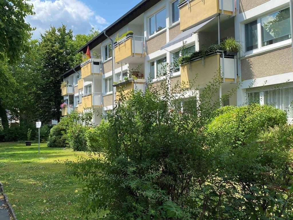 Willkommen in Essen-Bergerhausen – Ihre Eigentumswohnung mit Loggia, 45136 Essen (Bergerhausen Huttrop Rüttenscheid)