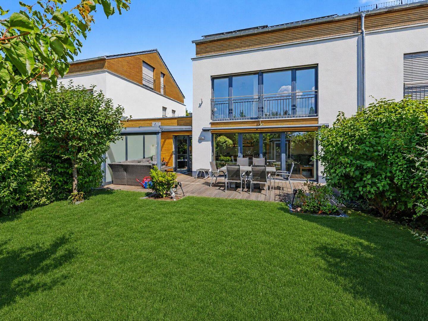 Sehr gepflegte und zeitgemäße (Energieeffizienzklasse A) DHH in gefragter Lage von Erding, Klettham, 85435 Erding