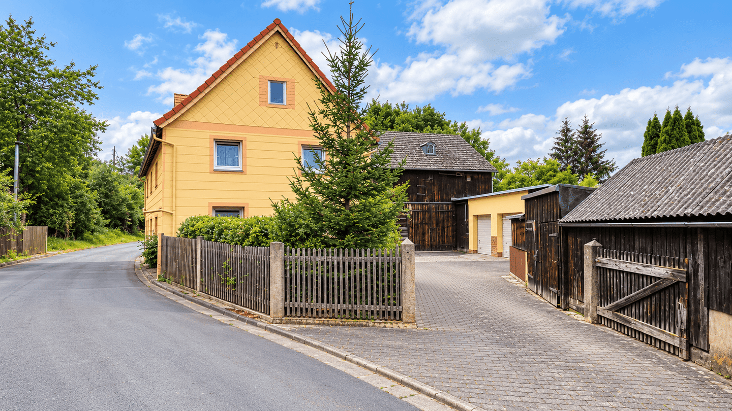 Handwerkerhaus mit 200 m² + Scheune & Werkstätten + Doppelgarage I Feilitzsch, 95183 Feilitzsch