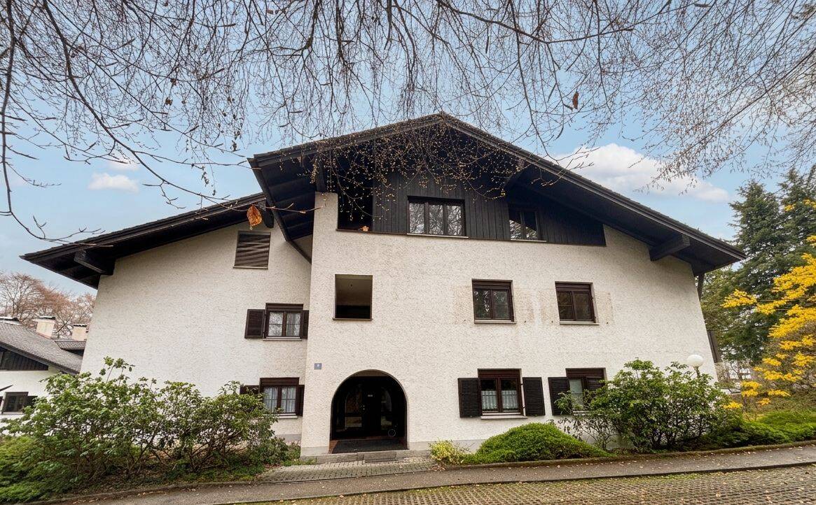 Sonnige 2-Zimmer-Wohnung mit Balkon, Loggia und Potenzial nahe dem Starnberger See in Feldafing, 82340 Feldafing