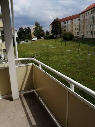 3-Zimmer-Wohnung mit Balkon und Wannenbad mit Fenster, 8412 Werdau