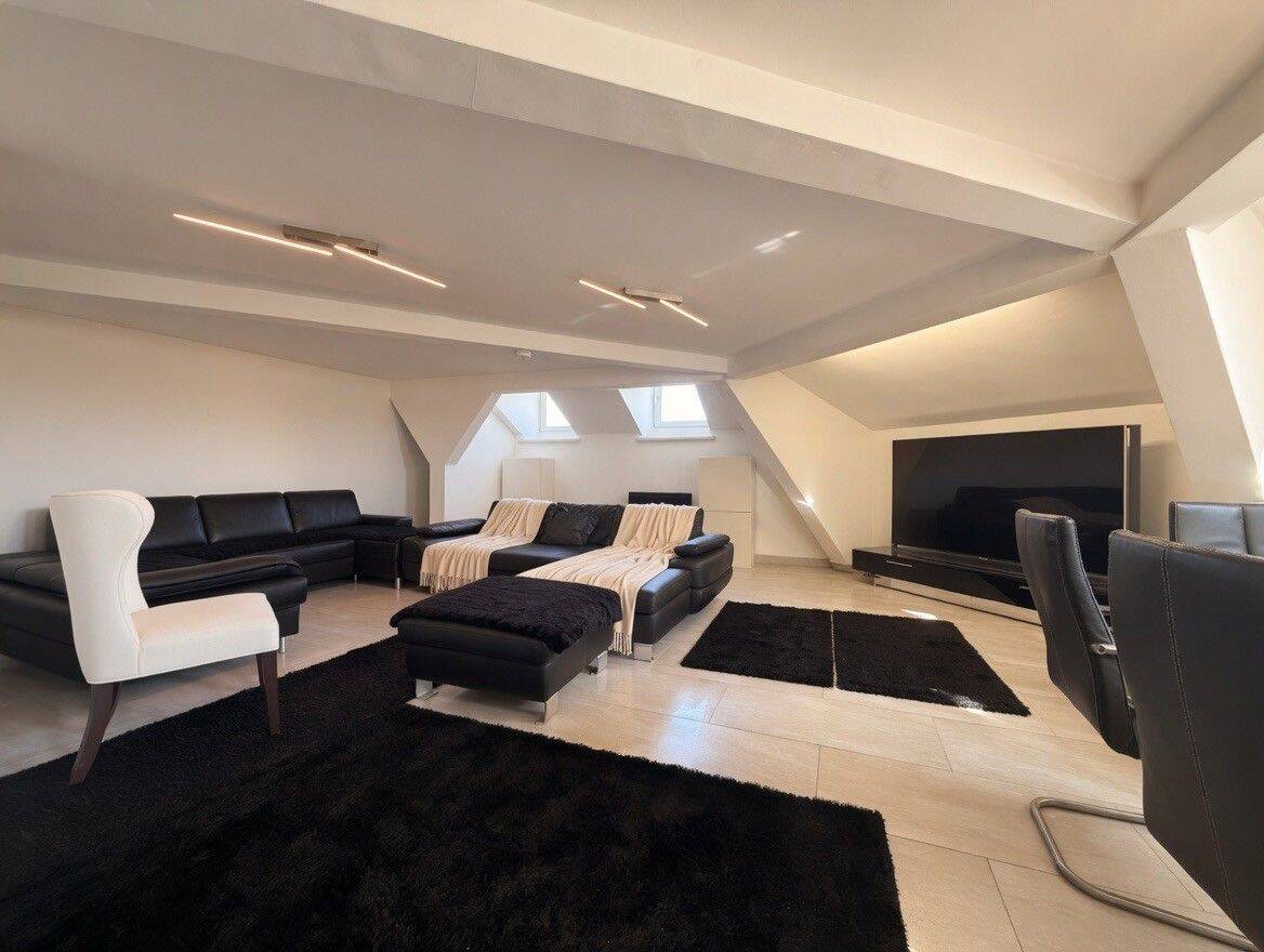 Moderne 4-Zimmer-Dachgeschosswohnung unter Denkmalschutz in Top-Lage der Fürther Innenstadt, 90762 Fürth (Innenstadt)
