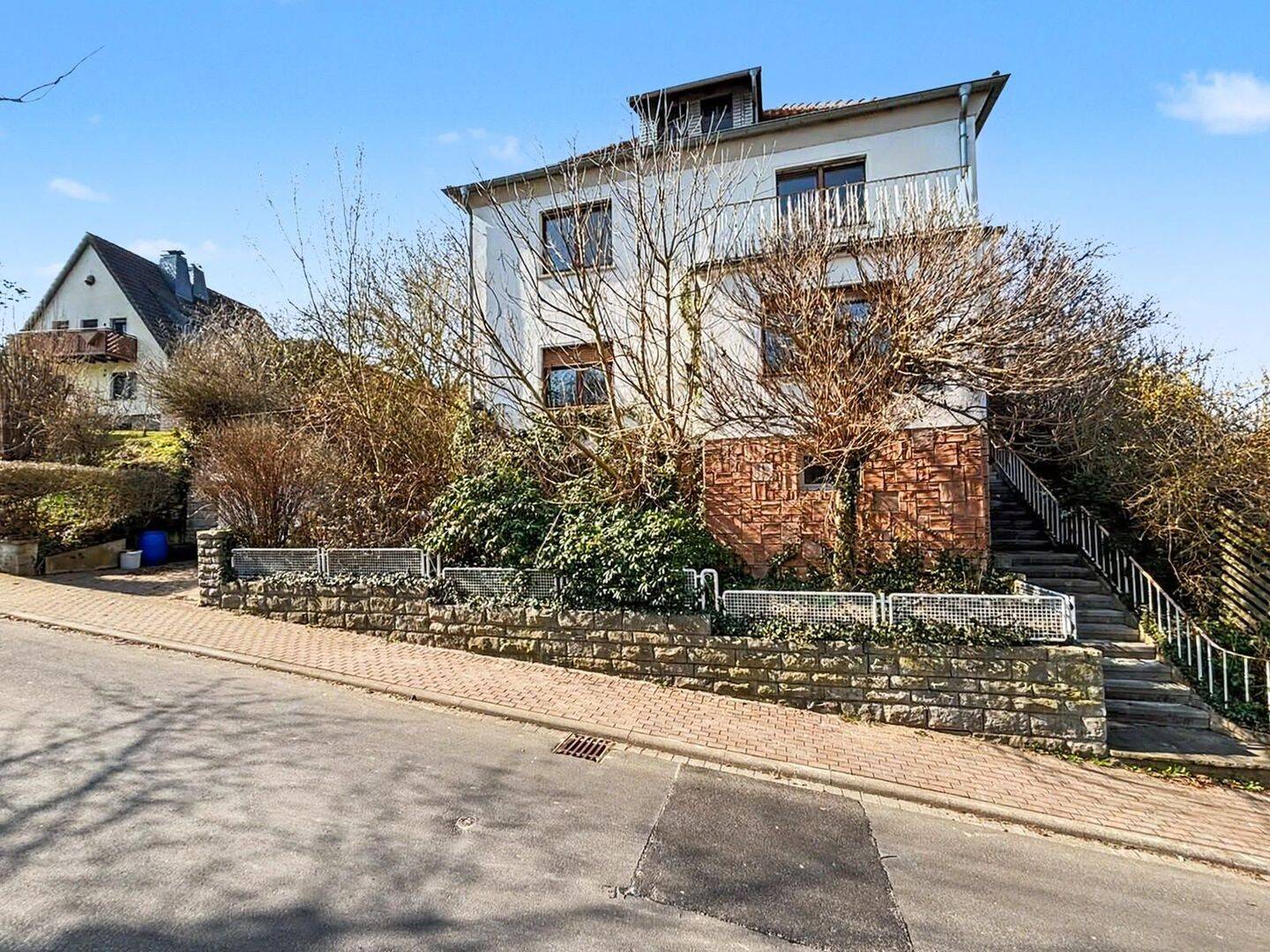 Sanierungsbedürftige aber charmante Direktorenvilla mit großem Garten in Röhrigshof, 36269 Philippsthal (Werra)