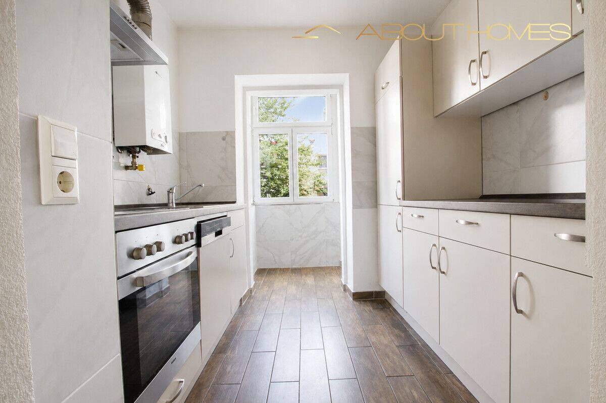 Direkt am Kurpark: 2-Zimmer-Wohnung mit barrierearmem Bad, 70372 Stuttgart (Bad Cannstatt)