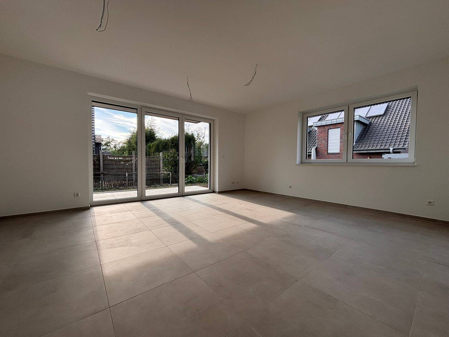 Moderne Neubauwohnung mit Terrasse und eigenem Garten – barrierefrei & energieeffizient, 33335 Gütersloh