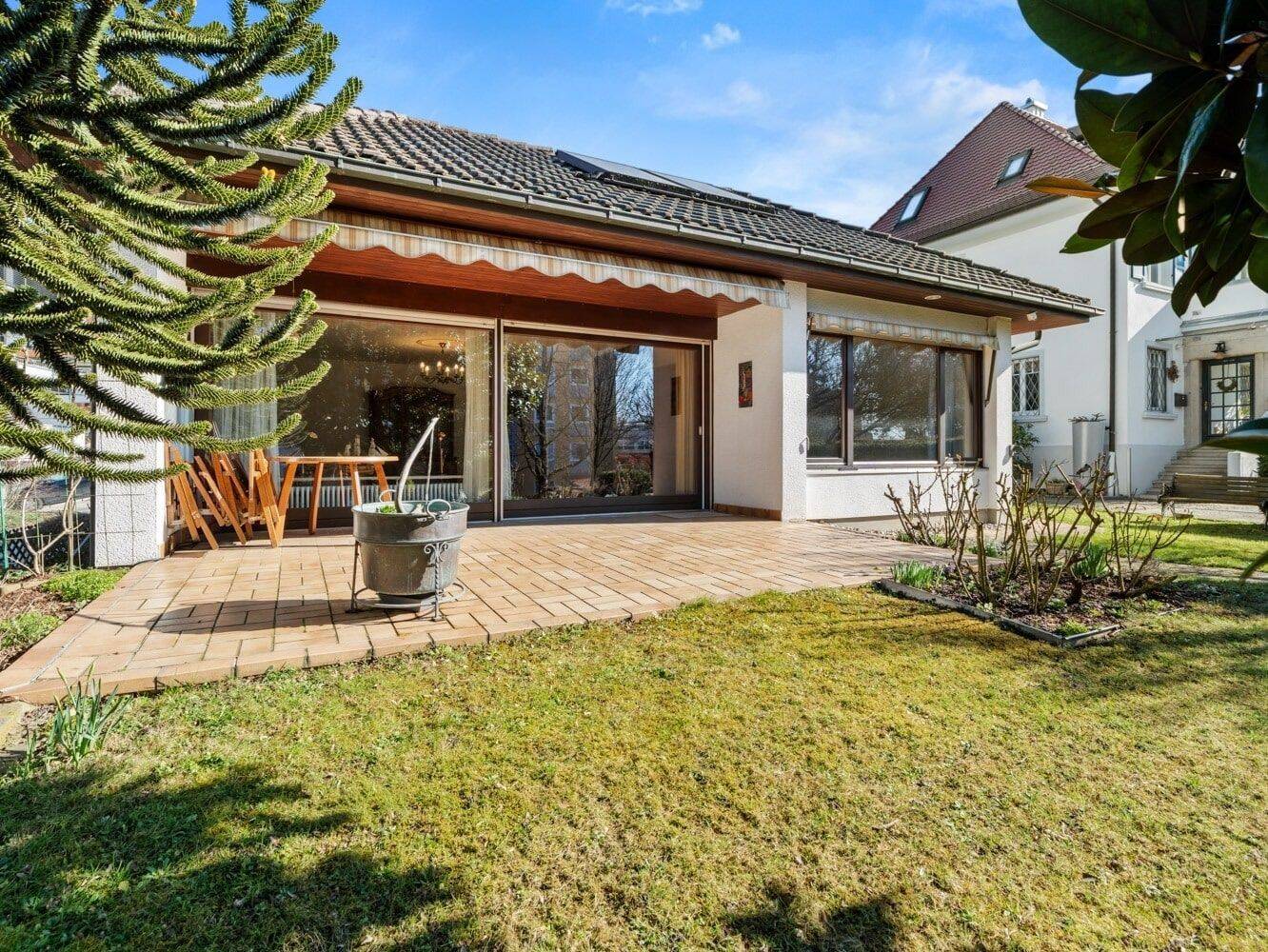 Grundsolider freistehender Bungalow mit schönem Garten und Garage in stadtnaher Lage, 88662 Überlingen
