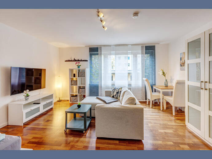 Möbliert: Helle, möblierte Wohnung in Schwabing, 80803 München (Schwabing-Freimann Schwabing-West)