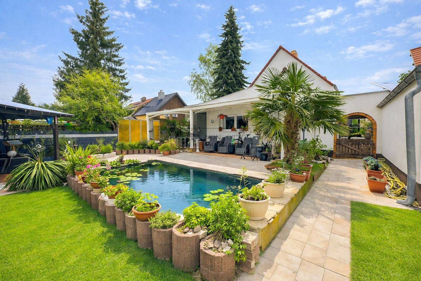 Helles Einfamilienhaus mit Terrasse und 600 m² Grundstück in Berlin, 12623 Berlin (Marzahn-Hellersdorf Kaulsdorf Mahlsdorf)