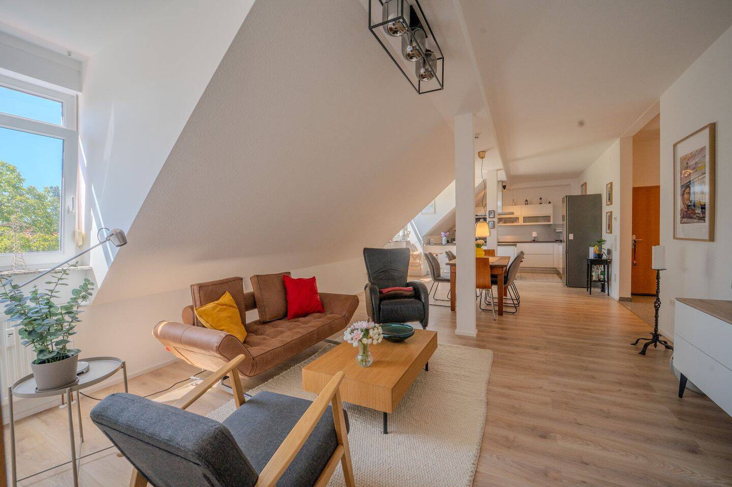 Wohnen mit Charakter: Bezugsfertige Maisonette-Wohnung in zentraler Lage mit eigenem Stellplatz, 68723 Schwetzingen