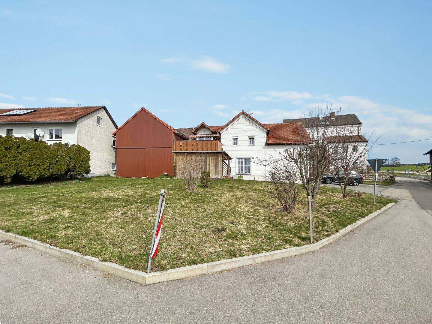 Charmantes, umfassend modernisiertes Wohnhaus mit Scheunen, Balkon und Weitblick in ruhiger Lage, 93464 Tiefenbach
