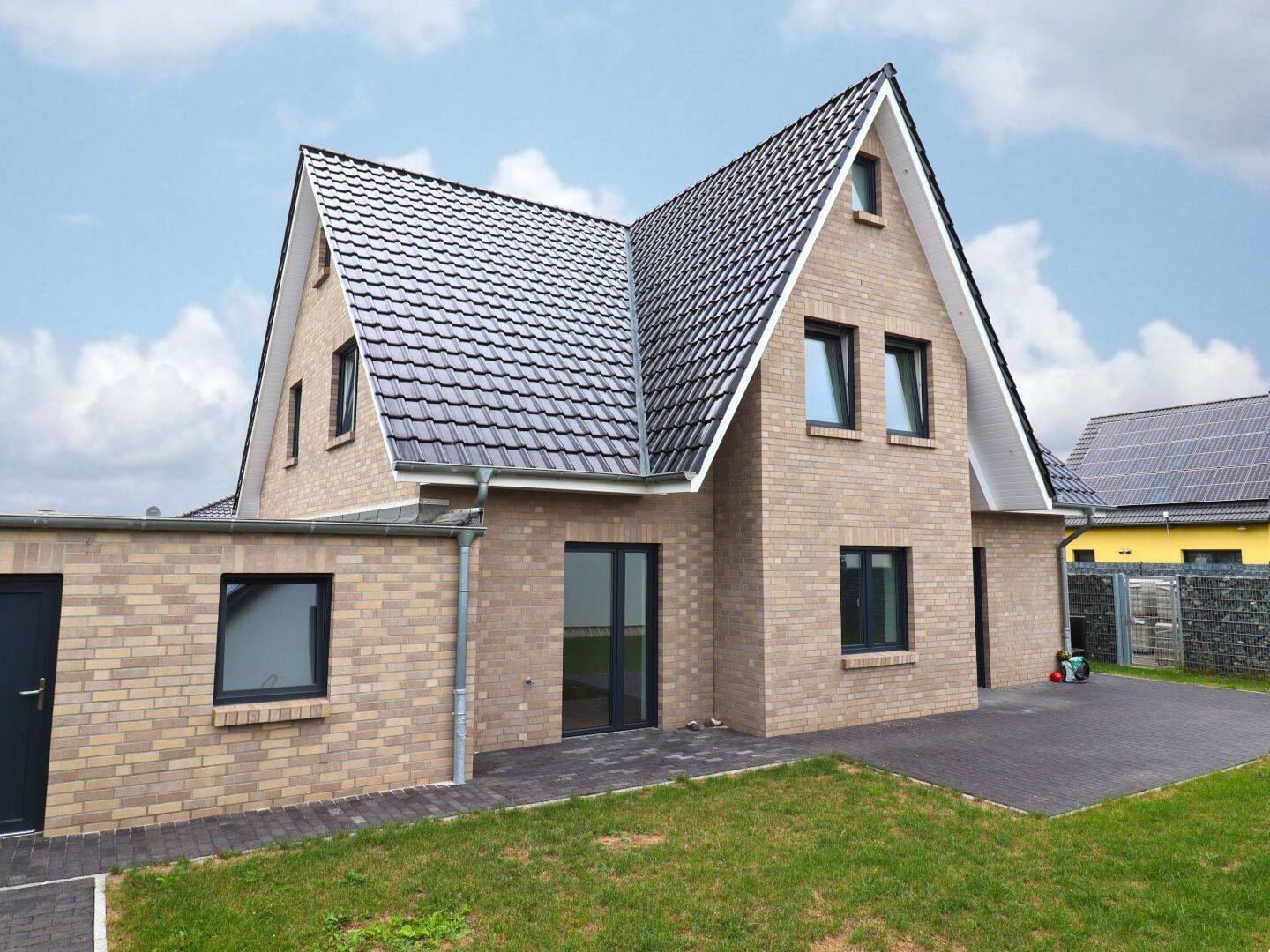 Ringelheim: Einziehen und wohlfühlen! Lichtdurchfluteter Neubau (ca. 2020) mit Garage, 38259 Salzgitter