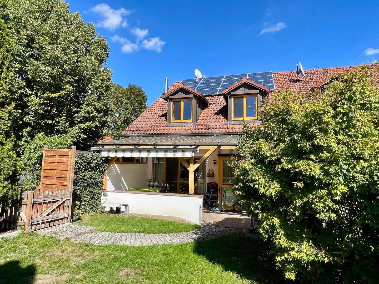 Top gepflegte Doppelhaushälfte mit Garage und PV Anlage in Au/Hallertau, 84072 Au i.d. Hallertau (Au)