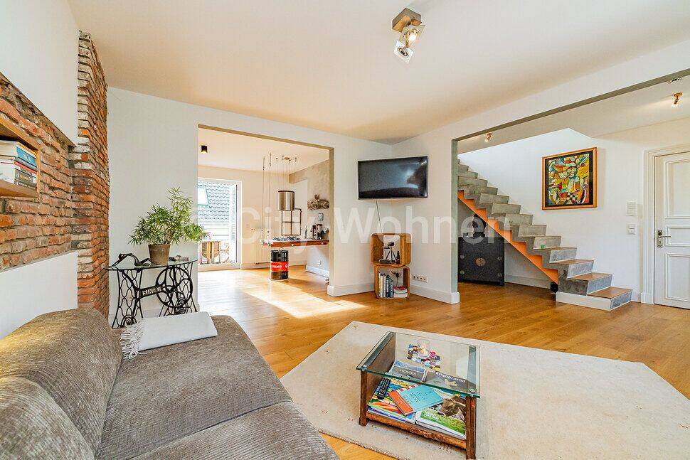 Individuell eingerichtete Maisonettewohnung mit Balkon in einem kernsaniertem Altbau in Hamburg-Barmbek, 22083 Hamburg (Hamburg-Nord Barmbek-Süd)
