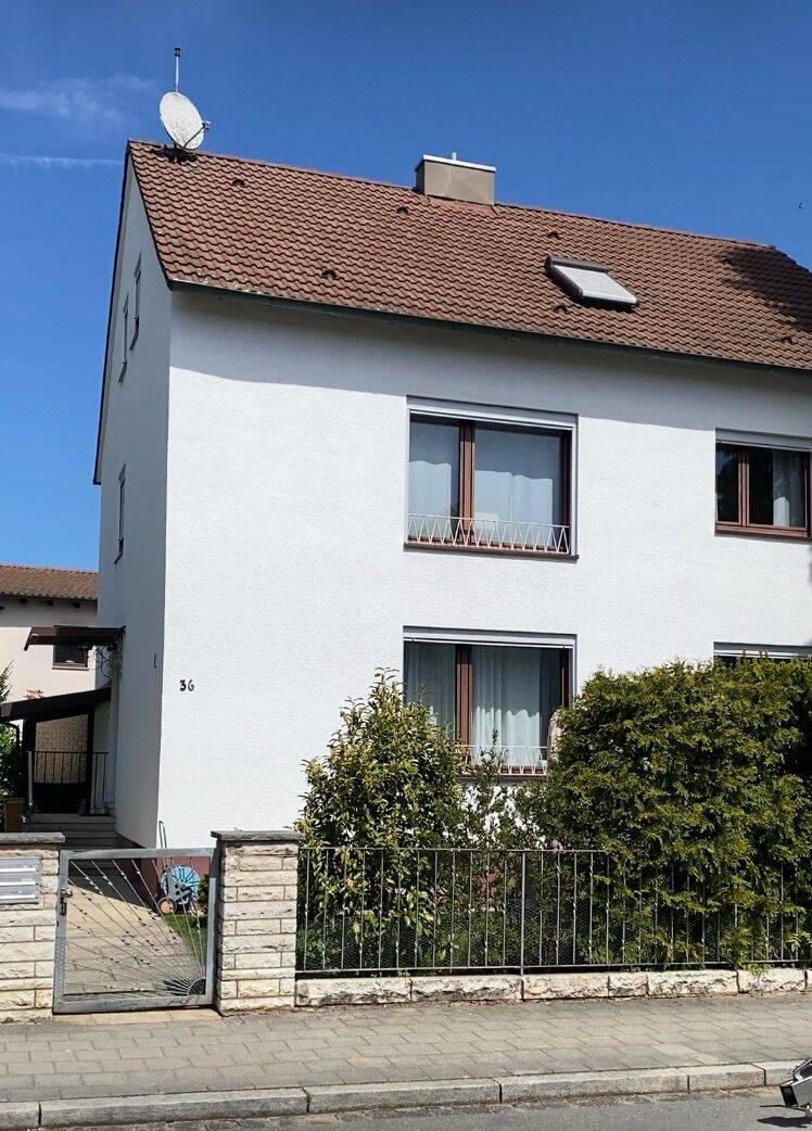 Kleine möblierte 2-Zi-Dachgeschosswohnung, 90768 Fürth