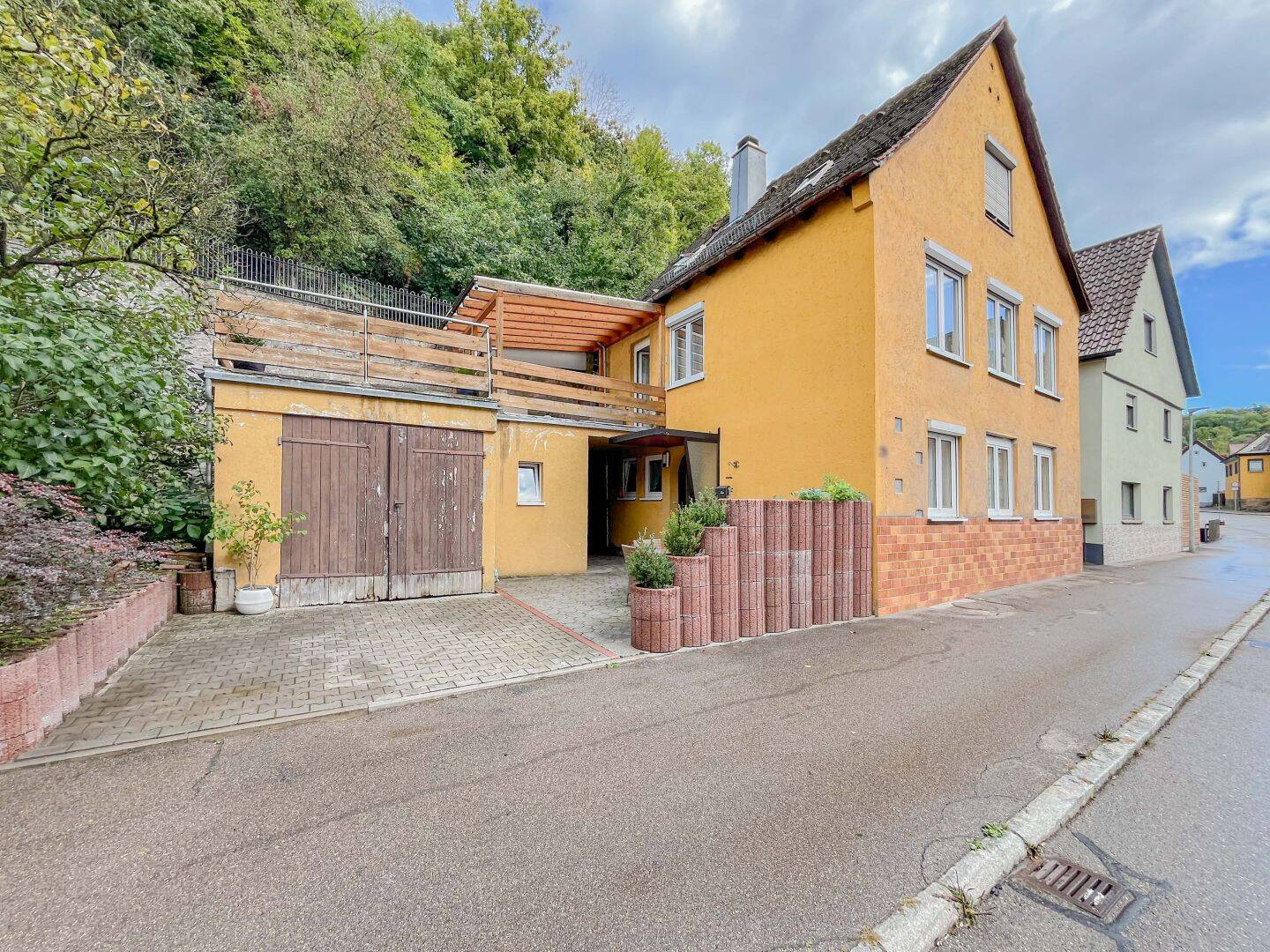 Gepflegtes Einfamilienhaus mit Garage in zentraler Lage von Schwäbisch Hall-Steinbach, 74523 Schwäbisch Hall