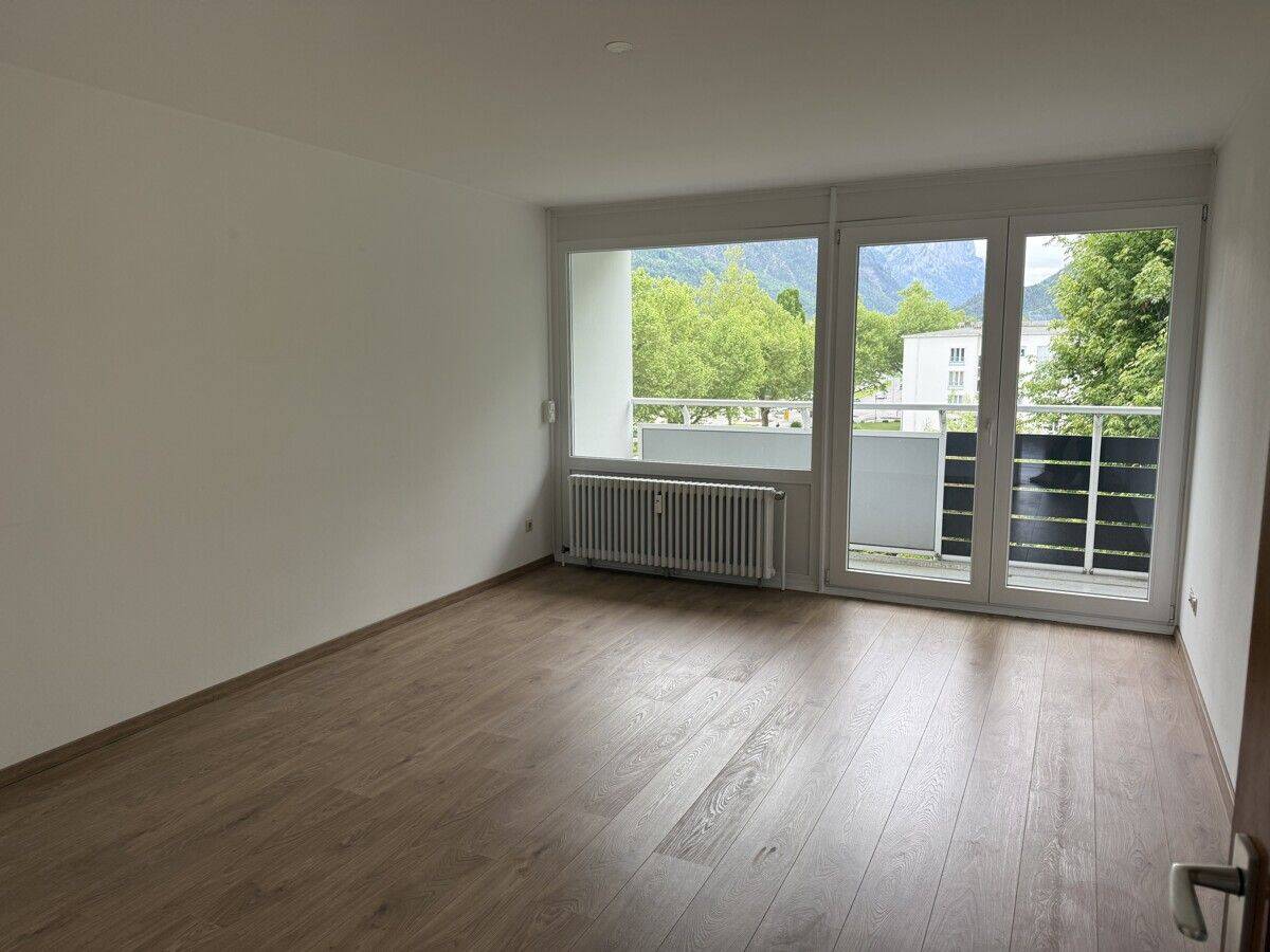 3-Zimmer-Wohnung, im 3. Obergeschoß mit 3 Balkonen und Lift, 83435 Bad Reichenhall