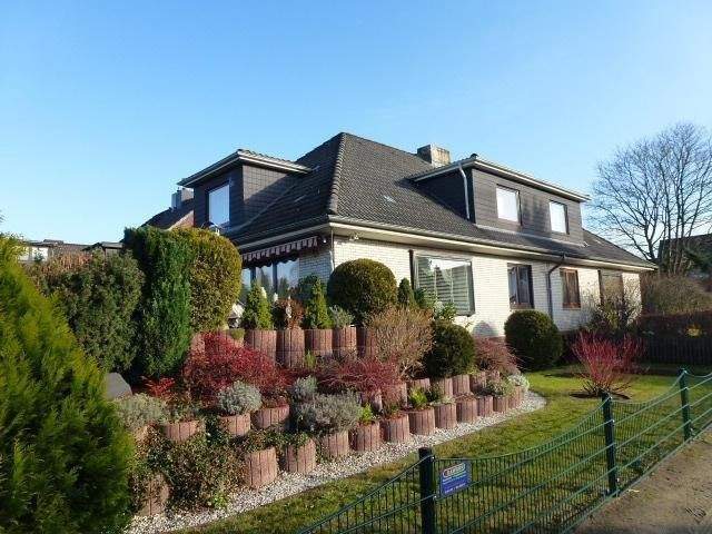 Pfiffige modern möblierte 3 Zimmer Soutt. Wohnung im 4 Fam.Haus in Norderstedt-Harksheide zu vermieten !!, 22844 Norderstedt
