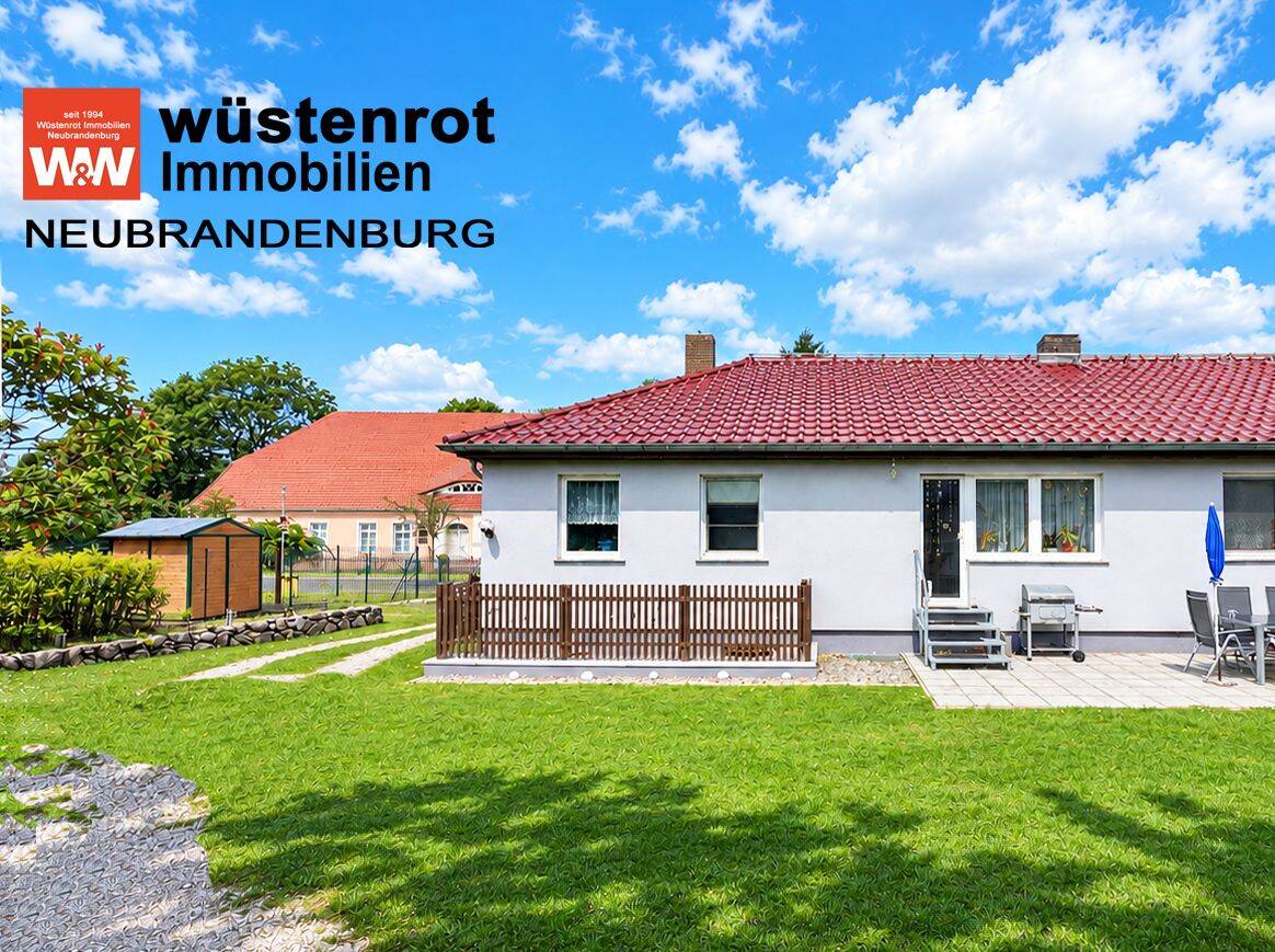 DH-BUNGALOW MIT EINBAUKÜCHE + KAMINOFEN + MODERNES BAD + VOLLKELLER + RICHTIG GROSSEM GRUNDSTÜCK, 17389 Anklam