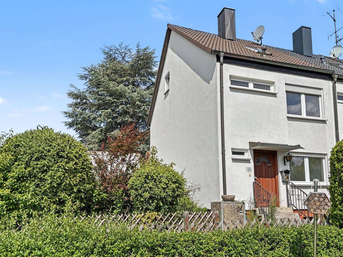 Reiheneckhaus mit Garage – Renovierungsobjekt mit Potenzial in Zirndorf-Bronnamberg, 90513 Zirndorf