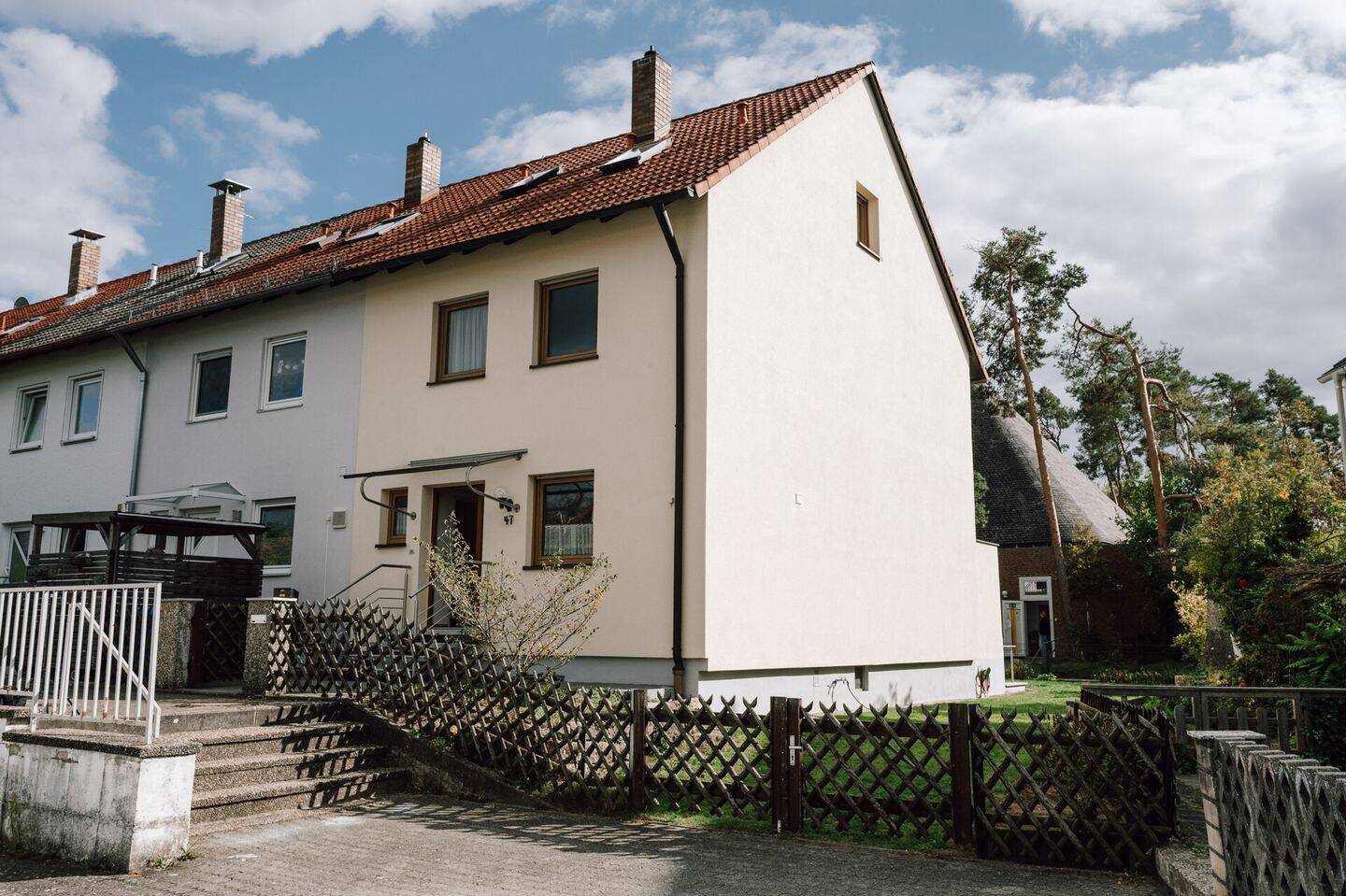 Familienglück mit großem Garten: DHH in Erlangen-Tennenlohe, 91058 Erlangen (Bruck Eltersdorf Erlangen-Süd Sebaldussiedlung Tennenlohe)