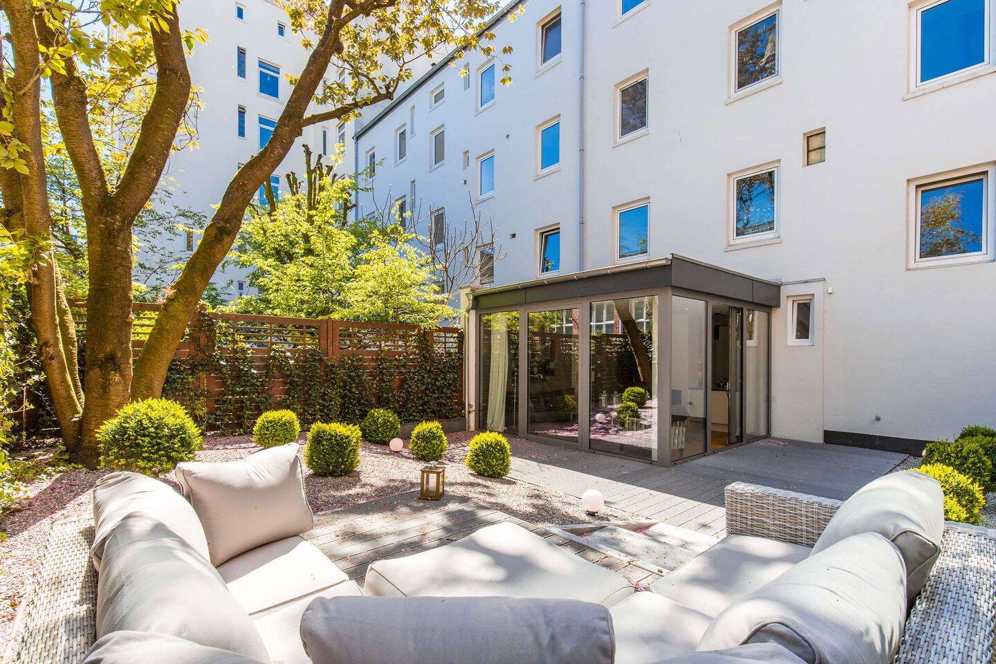 Möbliert auf Zeit (3–12 Mon.): Südgarten, 50 m² Terrasse & Wintergarten – 1 Min. zum Mühlenkamp, 22303 Hamburg (Hamburg-Nord Barmbek-Nord Winterhude)