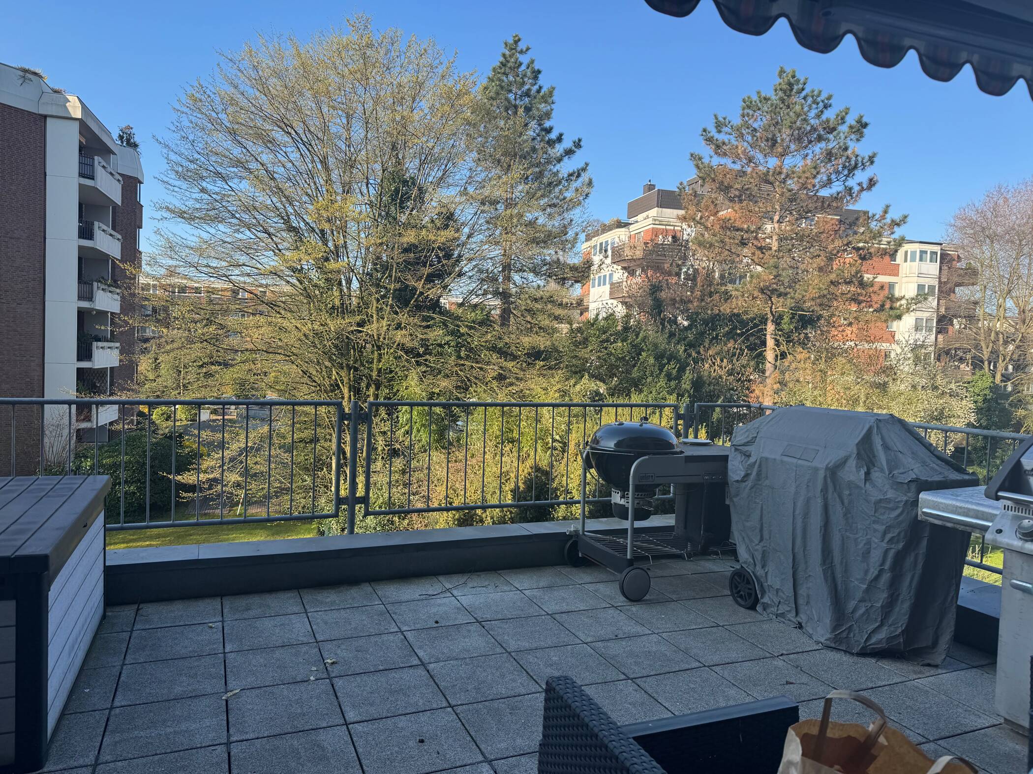 Düsseldorf-Gerresheim: 3 Zimmer-Wohnung mit großem Balkon, Aufzug, PKW-Tiefgaragenstellplatz und zwei Klimaanlagen, 40625 Düsseldorf (Gerresheim Ludenberg)