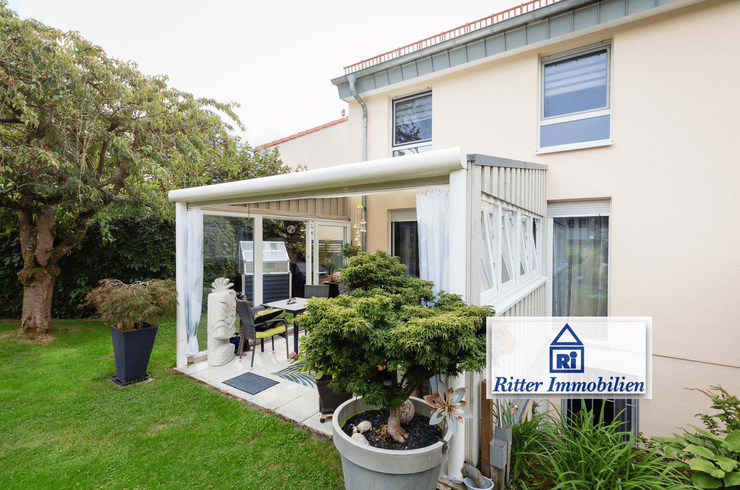 Ritter Immobilien e.K.: Top gepflegte DHH mit integrierter Garage und Garten, 52222 Stolberg (Rhld.)