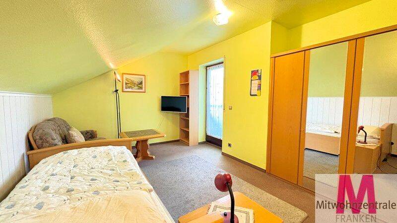 Schönes Zimmer mit Balkon, 90766 Fürth (Eigenes Heim Hardhöhe Unterfarrnbach Weststadt)