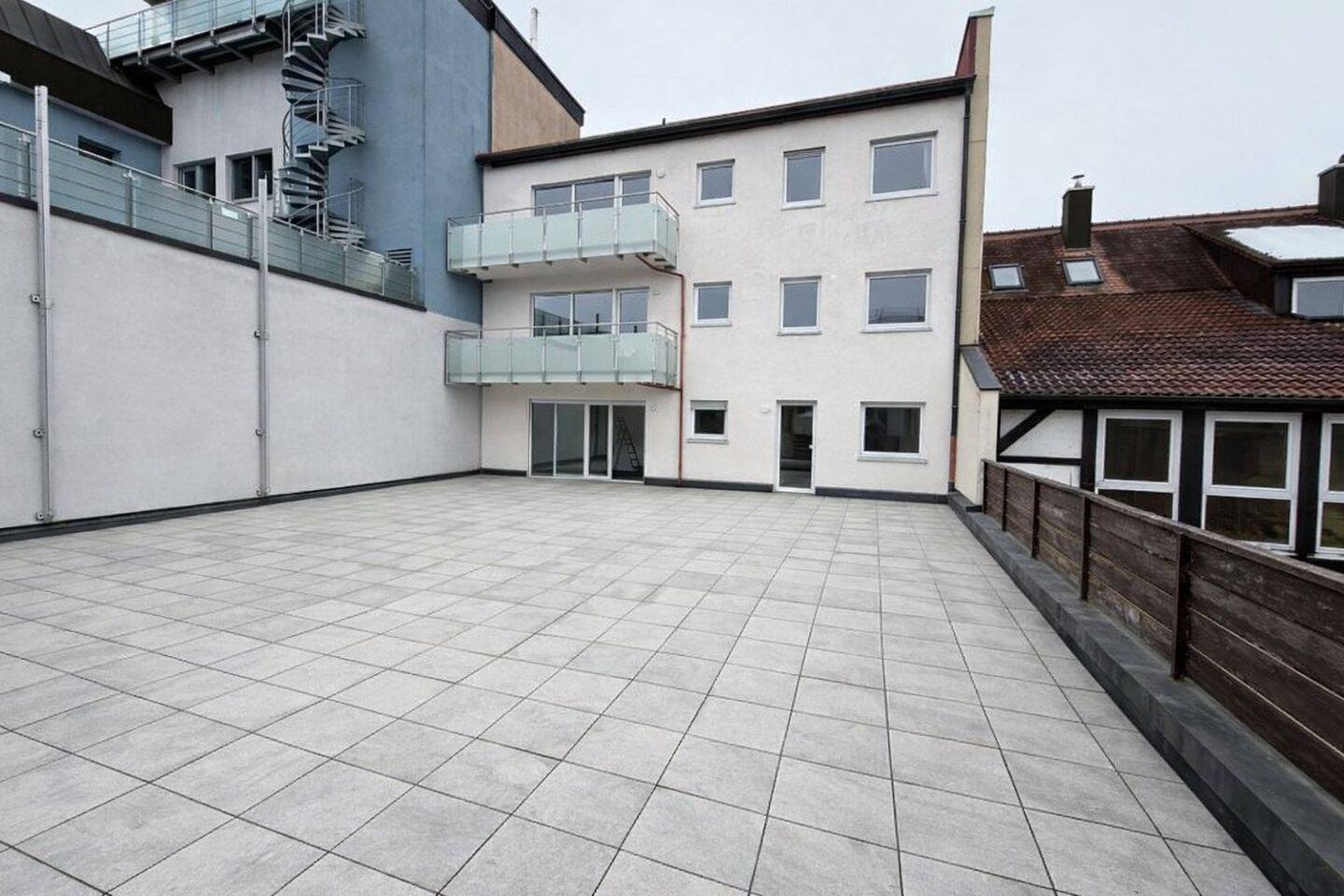 Kernsanierte 3-Zimmer-Wohnung mit 200qm Dachterrasse in Neustadt a.d. Aisch, 91413 Neustadt a.d. Aisch
