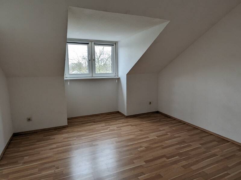WILLKOMMEN! Top sanierte Singlewohnung! Garten! PKW-Stellplatz, 47259 Duisburg (Huckingen Hüttenheim Mündelheim Ungelsheim Wanheim-Angerhausen)