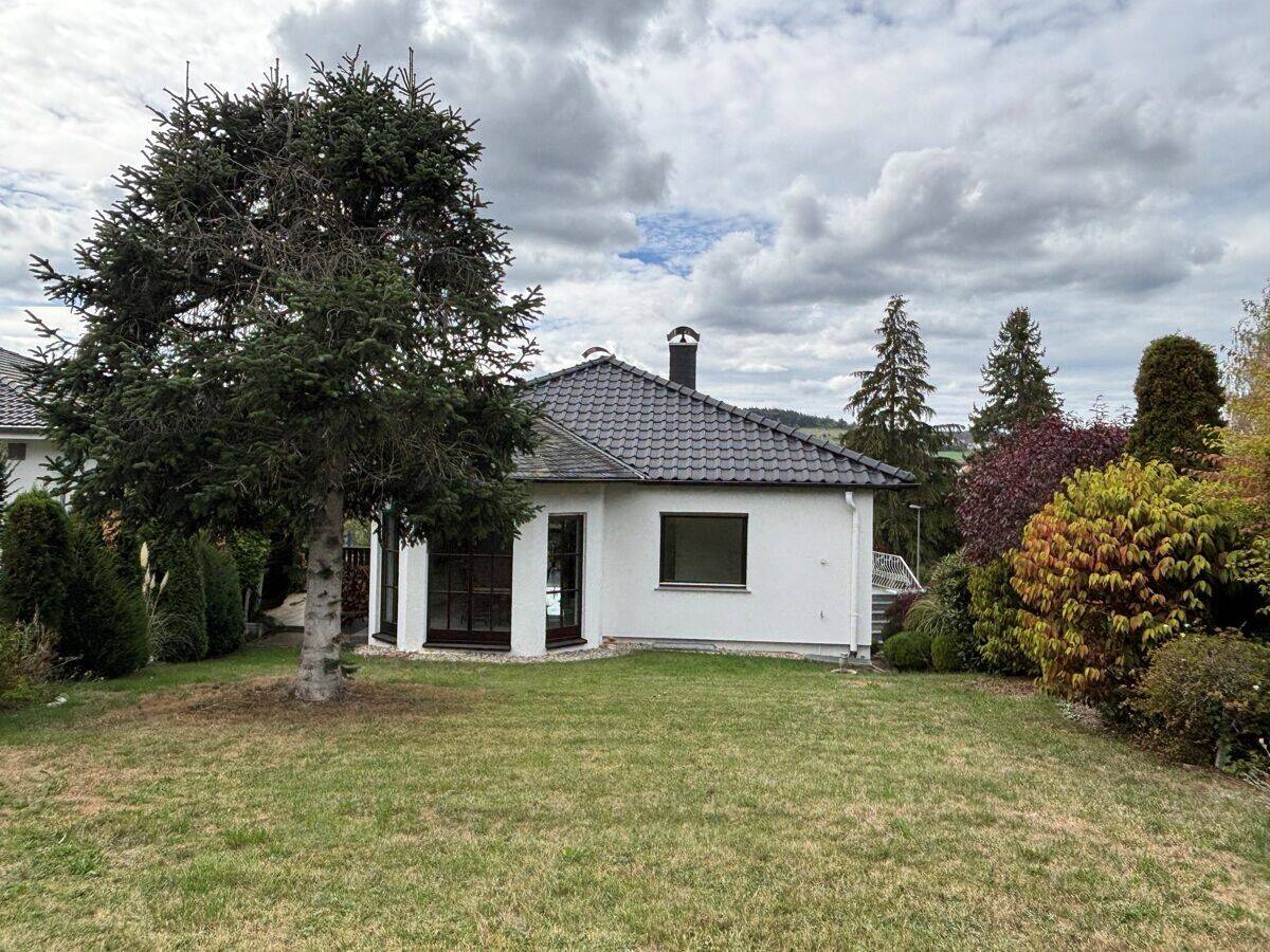 Großzügiger Bungalow mit besonderem Raumangebot und liebevoll angelegtem Garten, 61267 Neu-Anspach