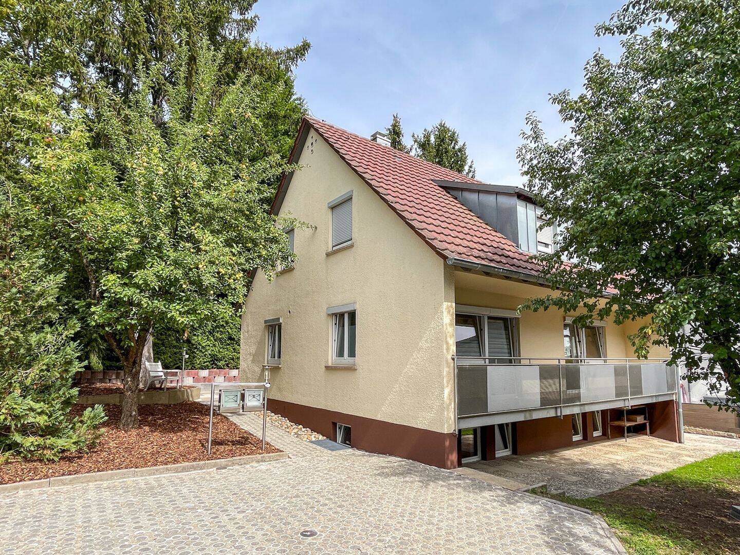 Gepflegtes Einfamilienhaus in Sondelfingen mit schönem Garten und altem Baumbestand, 72766 Reutlingen