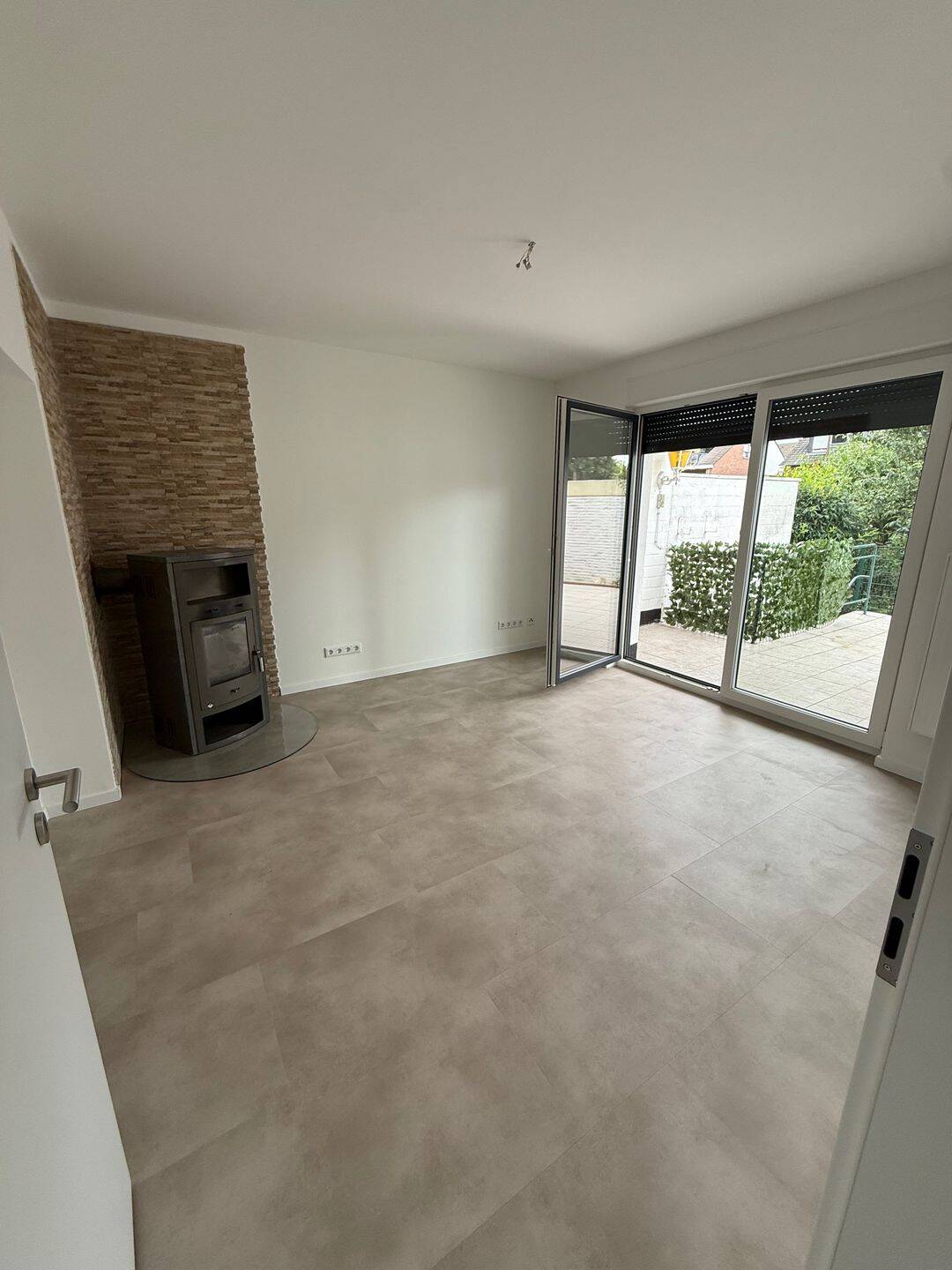 Sanierte 66 m² Wohnung mit Terrasse und Außenbereich, 50226 Frechen