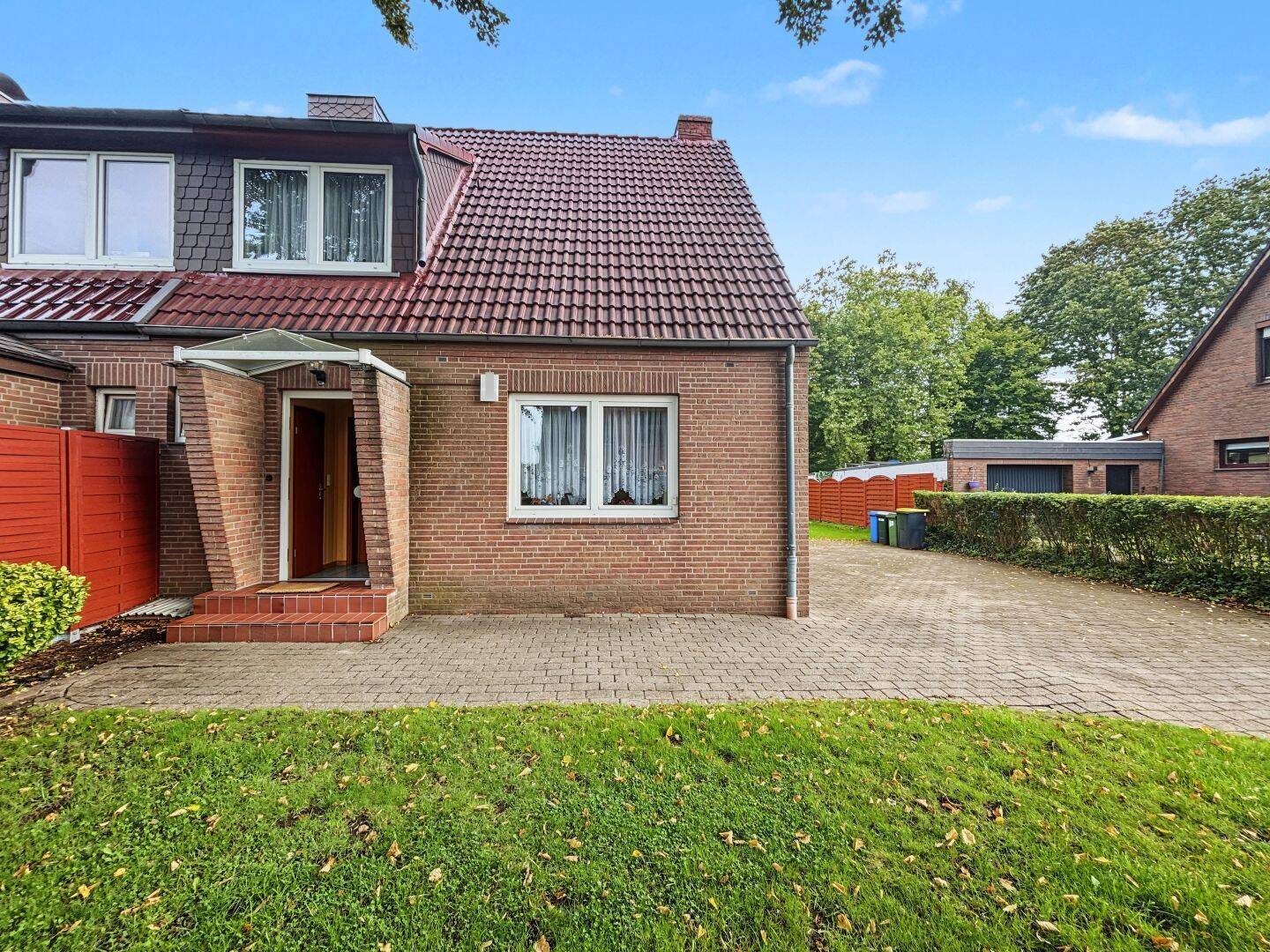 Gepflegte Finnenhaushälfte mit Charme und schönem Grundstück in Einfeld, 24536 Neumünster (Brachenfeld Einfeld Tungendorf)