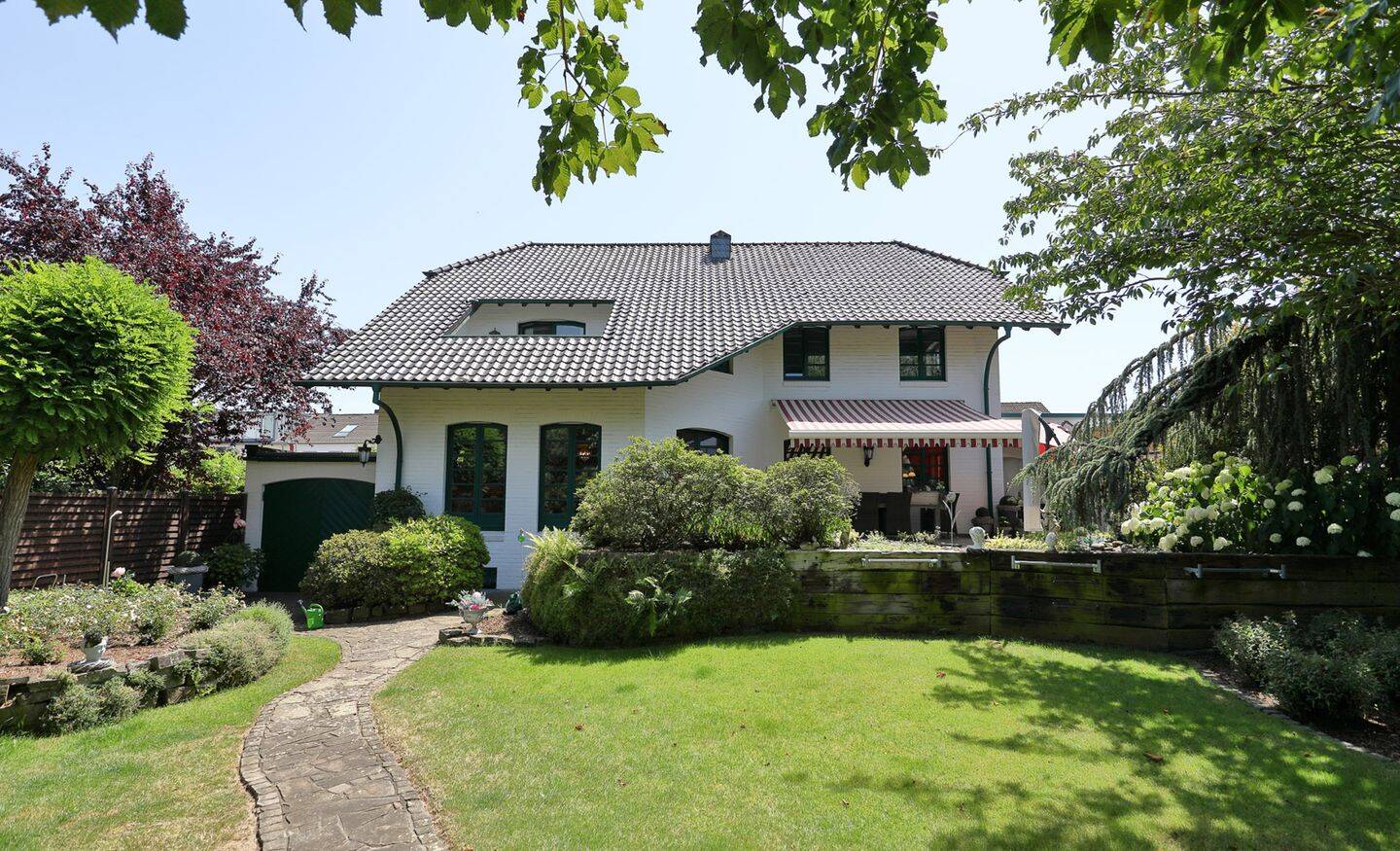 Exklusiver Walmdachbungalow mit großzügigem Raumkonzept auf traumhaft angelegtem Grundstück, 50170 Kerpen