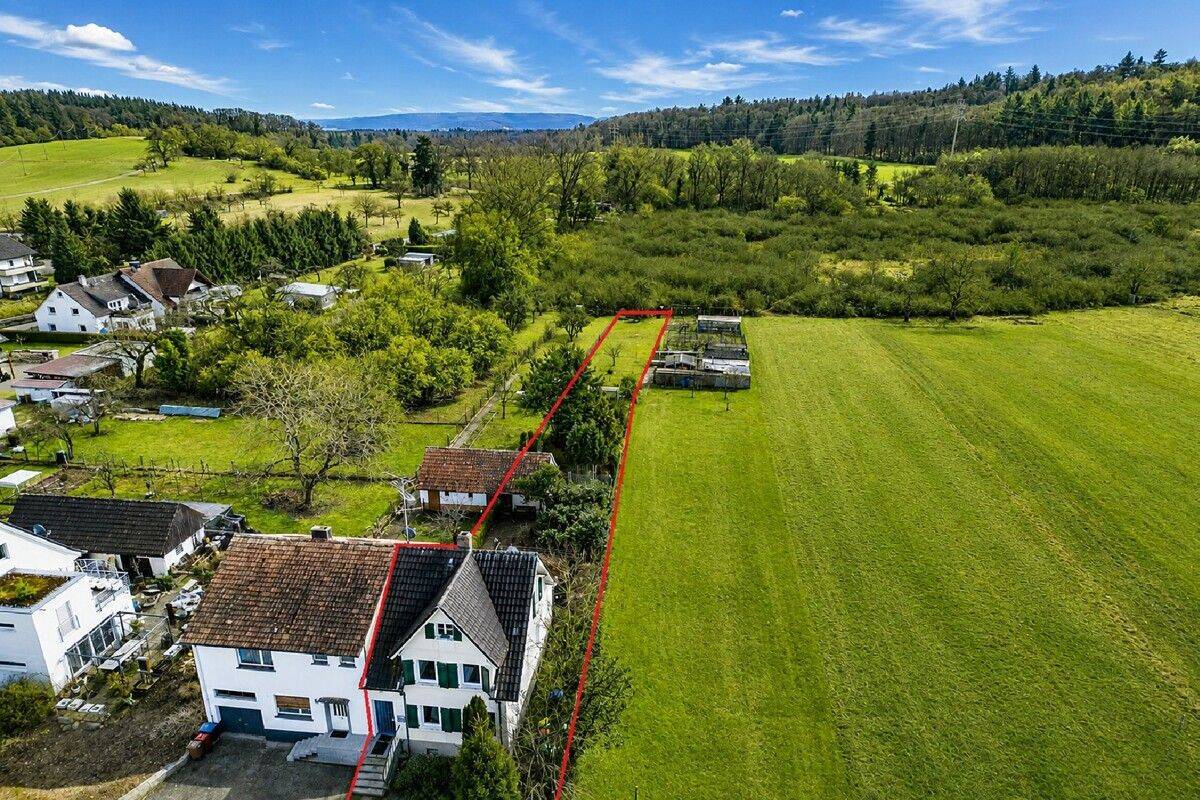 Über 1.000 m² Grundstück in Friedingen – Doppelhaushälfte mit viel Potenzial, 78224 Singen (Hohentwiel)