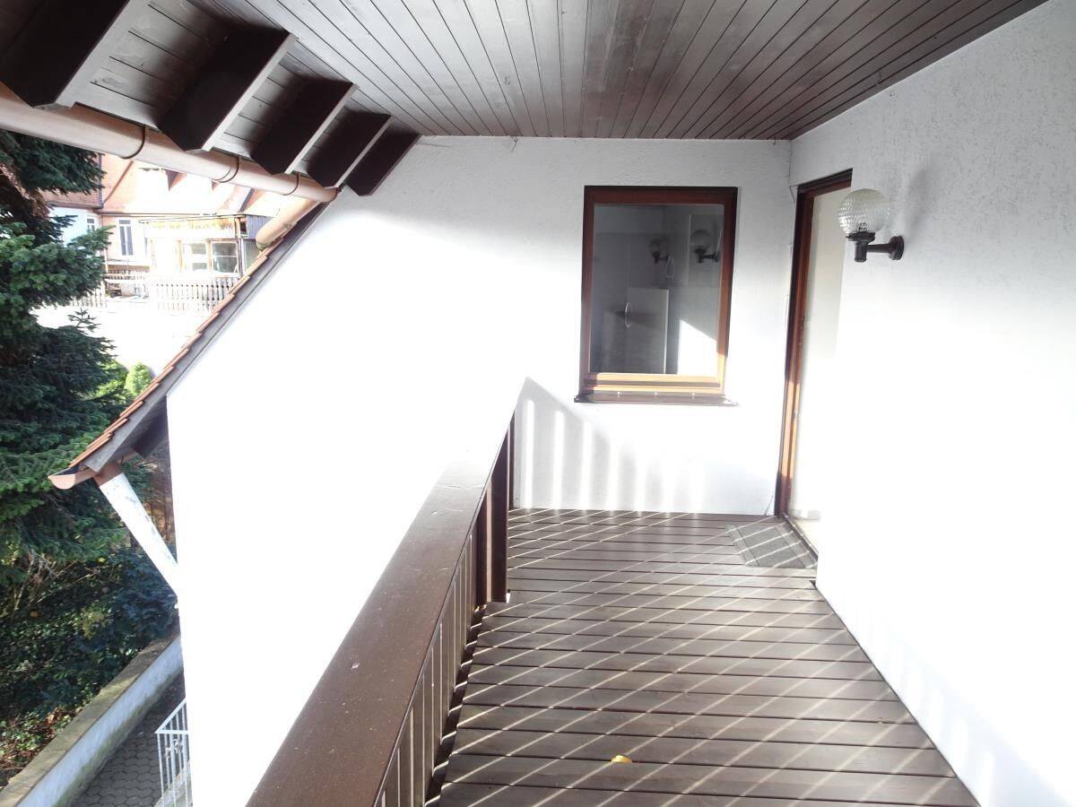 Möblierte, ruhige 2-Zimmer-Wohnung im DG mit Carport-Stellplatz – Herzogenaurach-zentrumsnahe Lage, 91074 Herzogenaurach