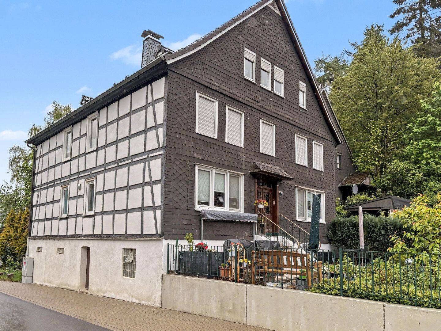 Schmallenberg: Charmante Wohnung im historischen Fachwerkhaus in naturnaher Lage im Sauerland, 57392 Schmallenberg