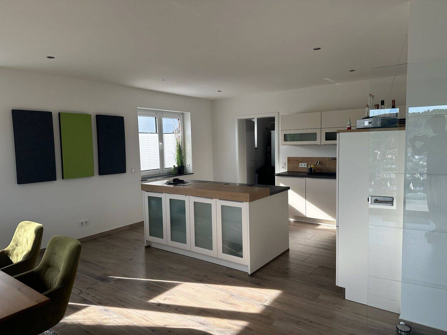Großzügige, luxuriöse und möblierte 3-Zimmer-Wohnung in Adenau, 53518 Adenau