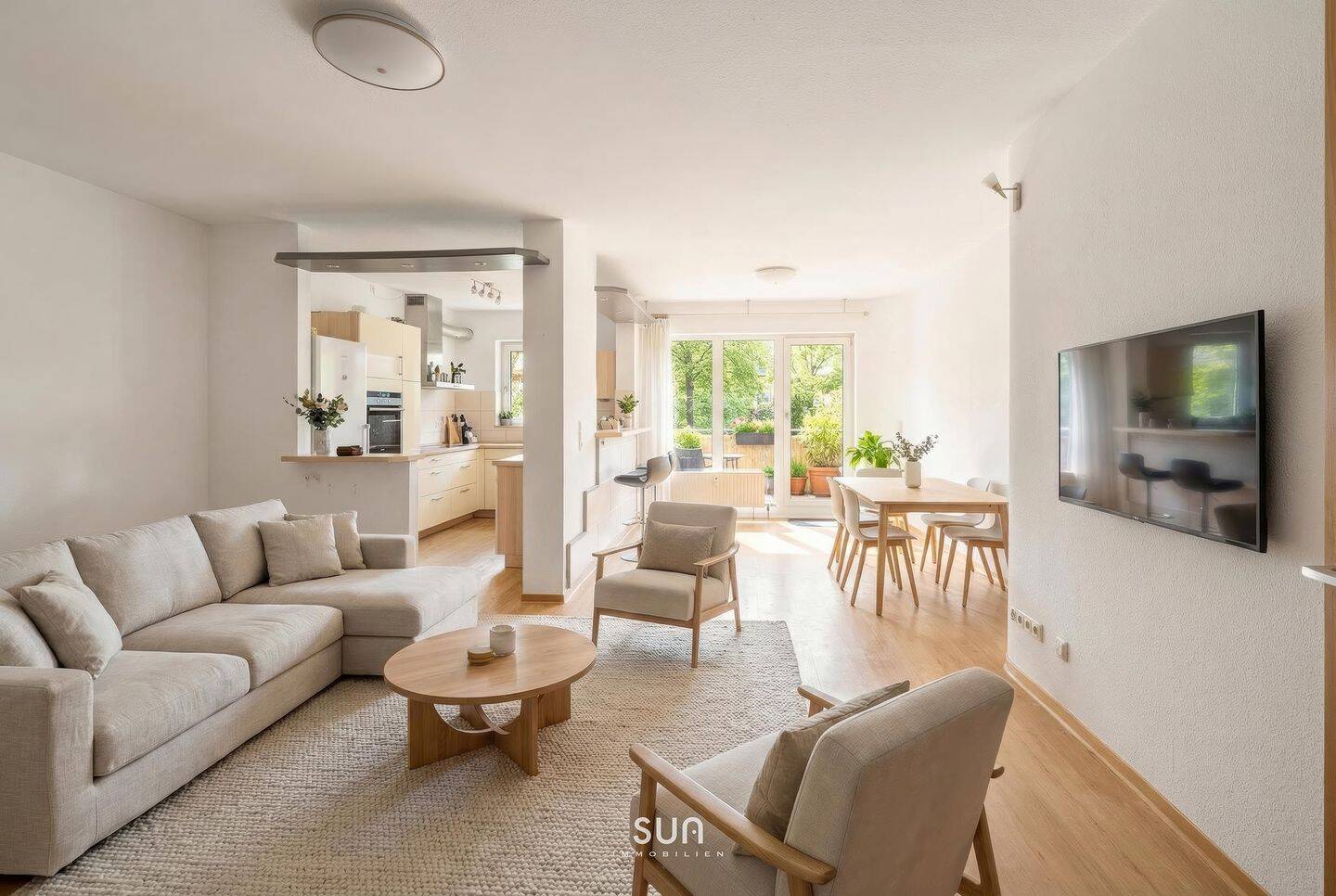 **Charmante 3-Zimmer-EG-Wohnung** mit großem Wohn-/Essbereich, Bartheke und großer Loggia, 63225 Langen (Hessen)