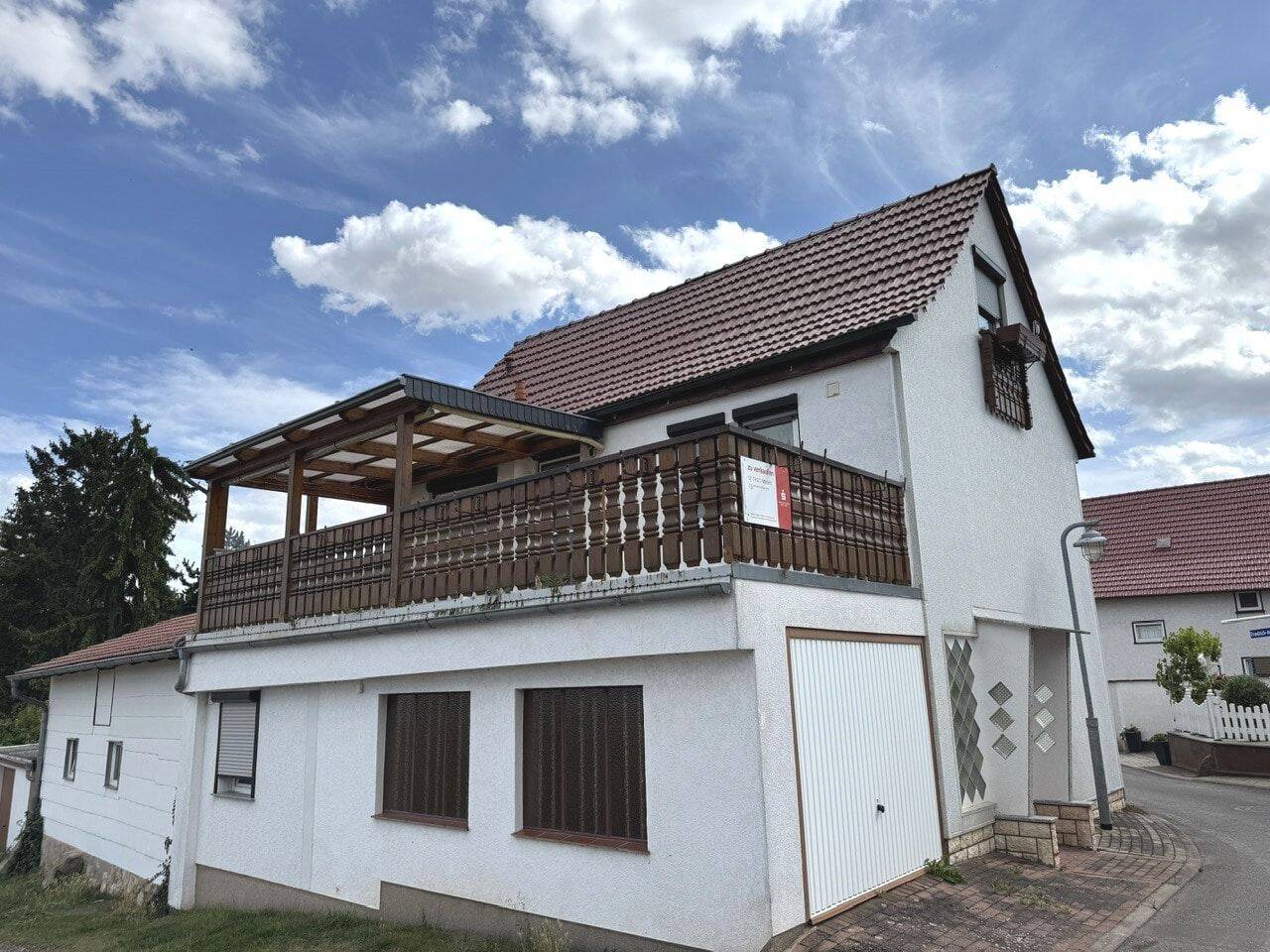 Einfamilienhaus mit zwei Garagen und großer Balkonterrasse, 99869 Drei Gleichen