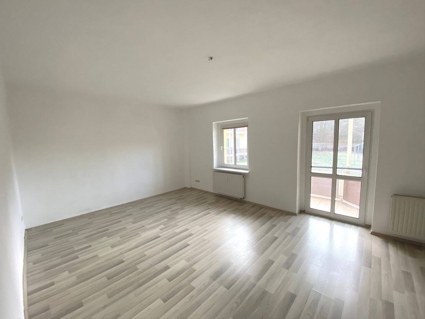 Komfortable, helle 2-Raum-Wohnung mit Balkon und EBK in Berga (3.6), 7980 Berga-Wünschendorf (Berga)