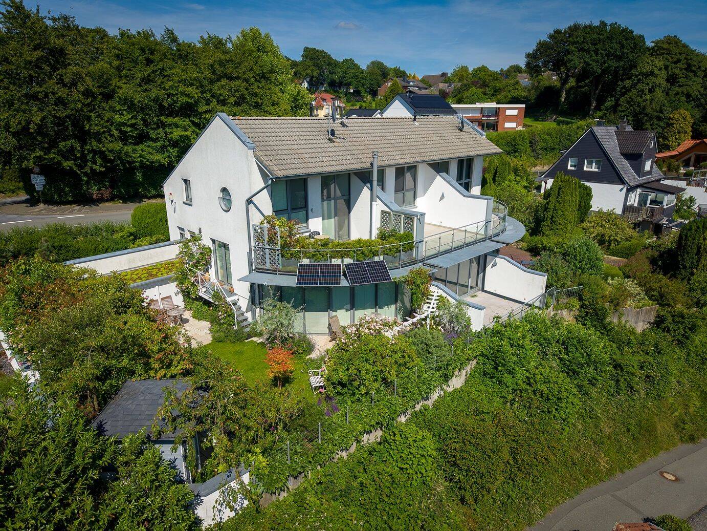 Wahnsinns-Weitblick auf das Münsterland! Luxus-Reihenendhaus im Landhausstil in Hanglage mit Garten, 49545 Tecklenburg