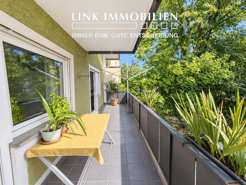 Zentrale 3-Zimmer-Wohnung mit 2 Balkonen und Einzelgarage, 70374 Stuttgart (Bad Cannstatt Sommerrain)