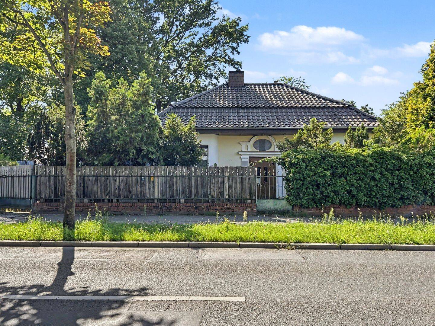 Charaktervolles und späthistorisches Einfamilienhaus in beliebter Lage von Marzahn-Hellersdorf, 12621 Berlin (Marzahn-Hellersdorf Hellersdorf Kaulsdorf)