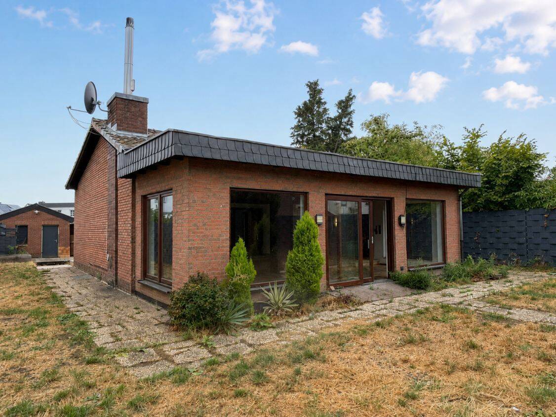 Großzügiges Einfamilienhaus mit viel Potenzial in guter Lage von Troisdorf-Spich, 53842 Troisdorf